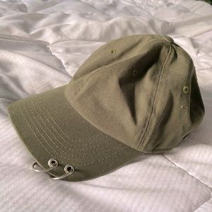 Women’s Green Hat with Silver Chains 🧢